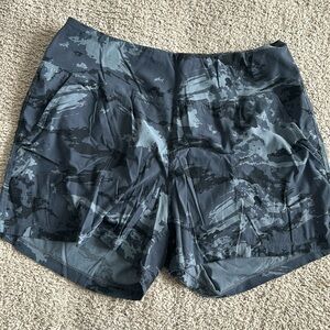 Mountain hardware shorts